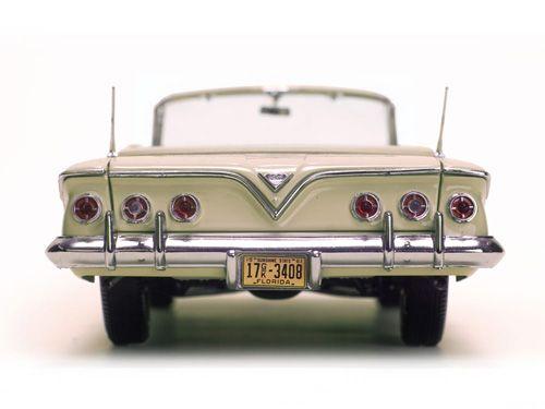 Miniatura Chevrolet Impala Conversível 1961 1/18 Sun Star